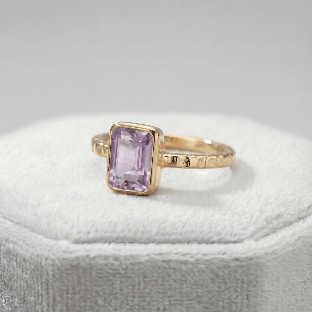 Ametist Ring met Zeeglans - Achtkantige Ametist & Gehamerde Ringband